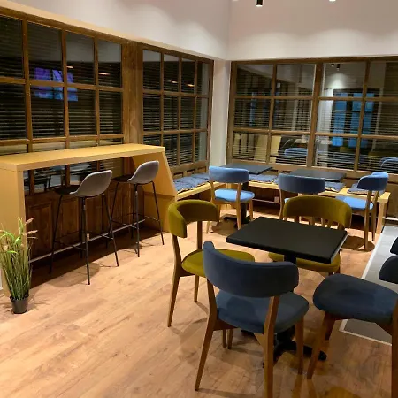 Dutch House Hotell *