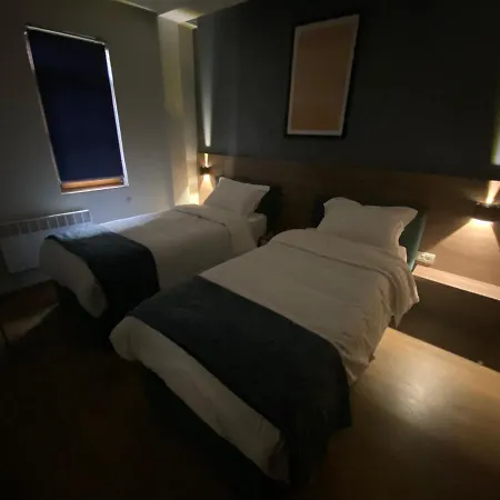 Dutch House Hotel *